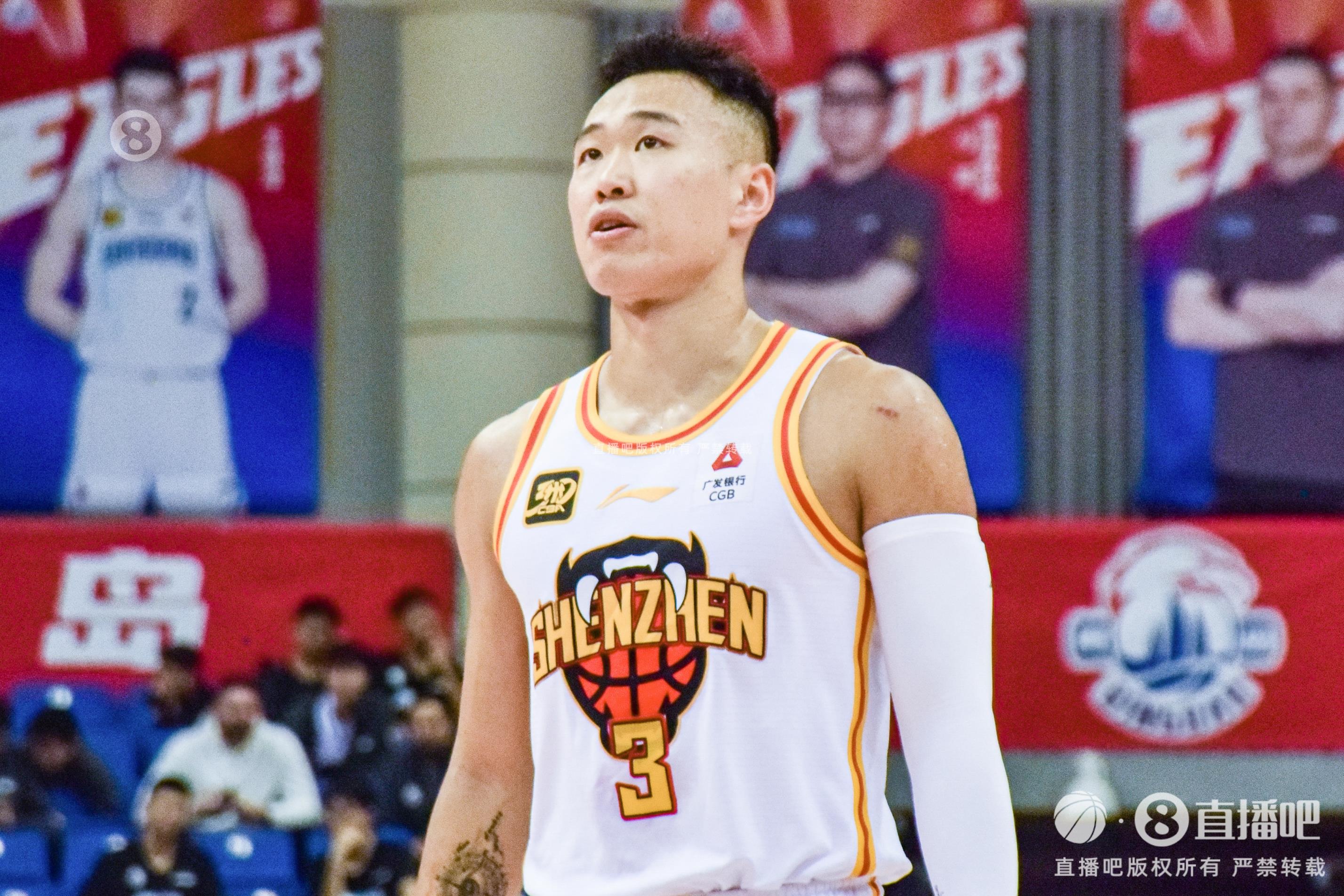 下半場沒給打！賀希寧14分鐘3中0無得分 僅拿3籃板